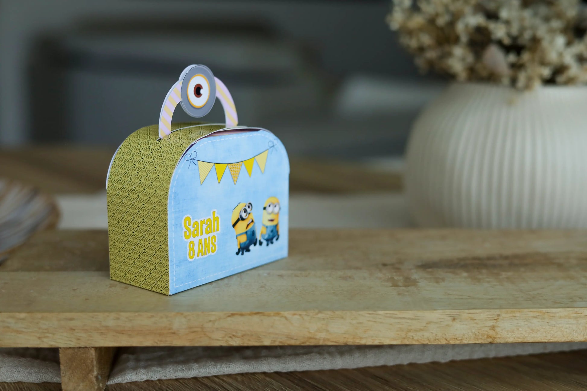 Mini boîte mini valise personnalisée minions Melimeliparty