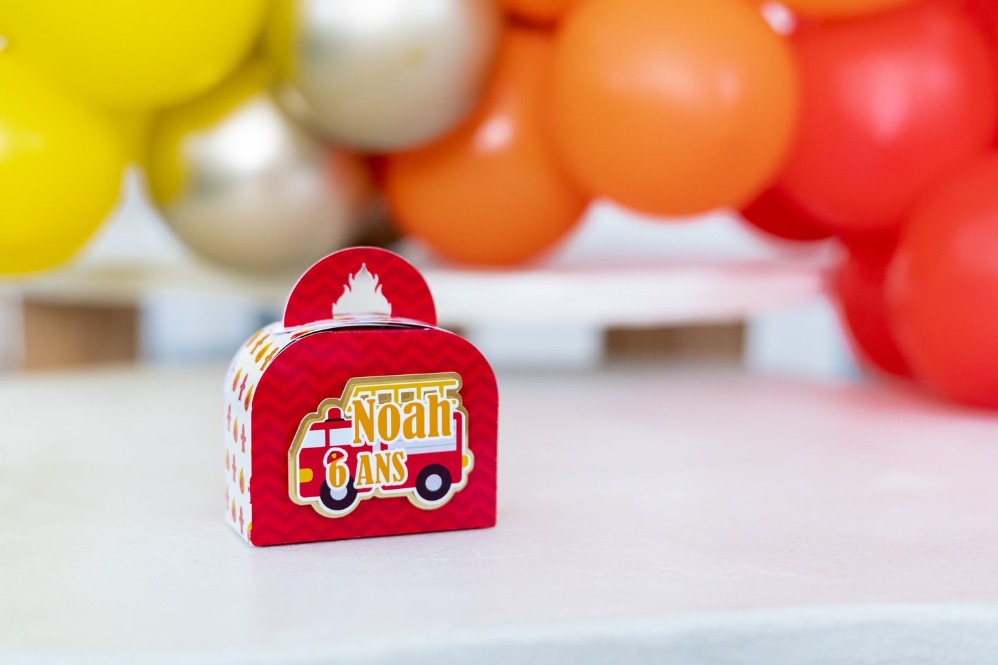 Mini boîte mini valise personnalisée pompier Melimeliparty