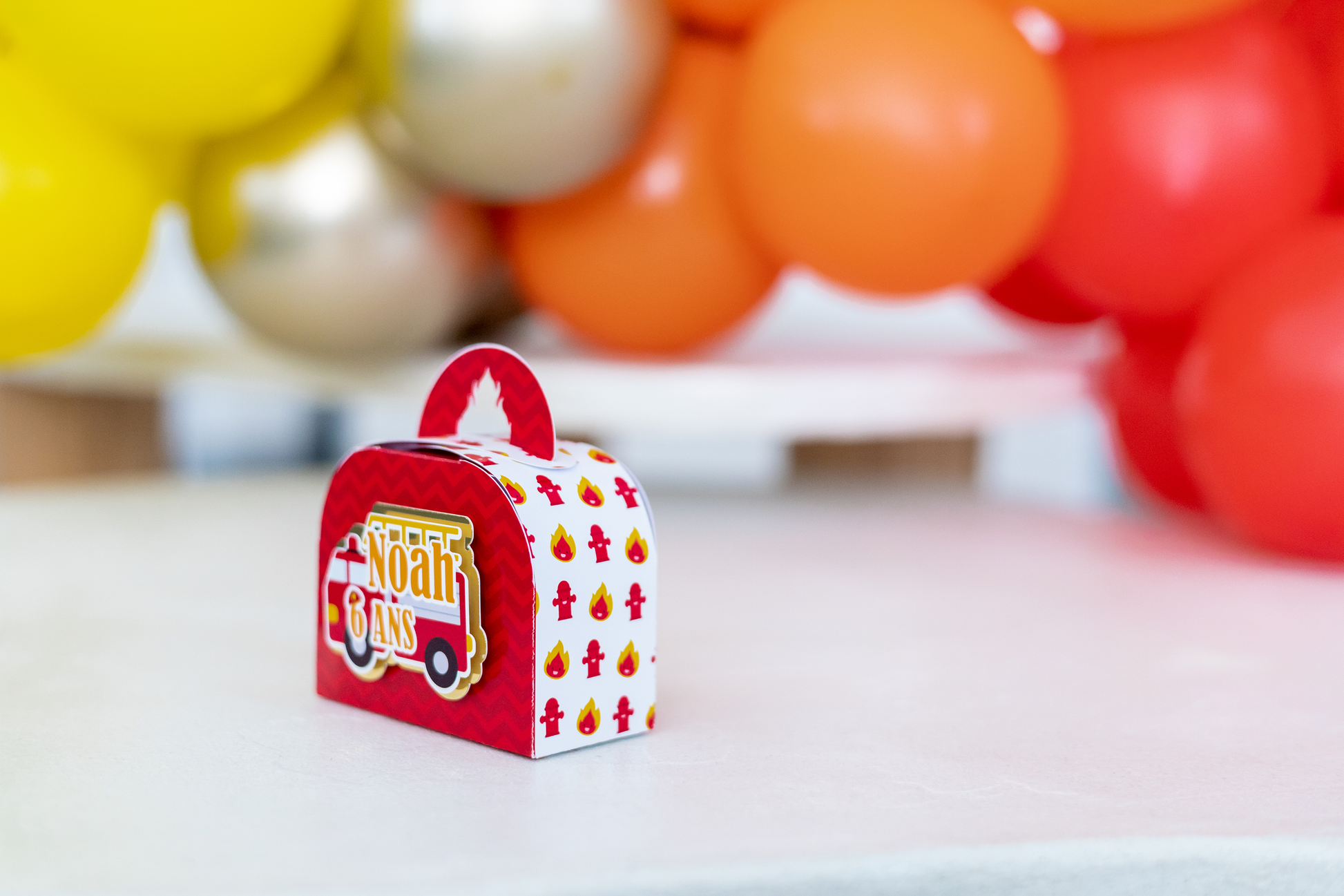 Mini boîte mini valise personnalisée pompier Melimeliparty